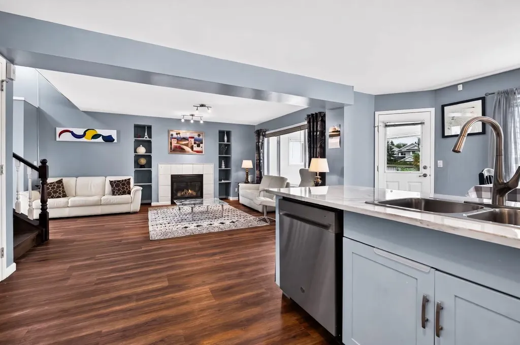 67 Douglas Ridge View SE Calgary AB T2Z 3C3