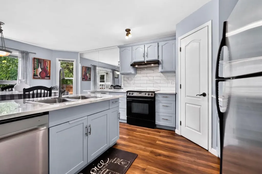 67 Douglas Ridge View SE Calgary AB T2Z 3C3