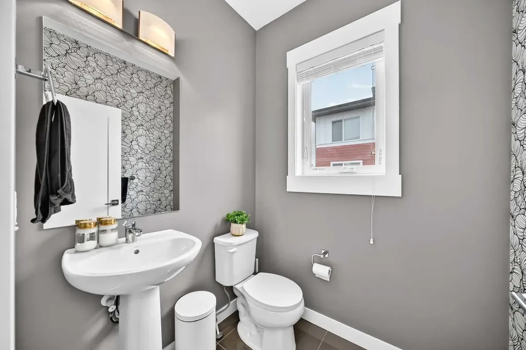 111 Rainbow Falls Gate Chestermere AB T1X 0Z5