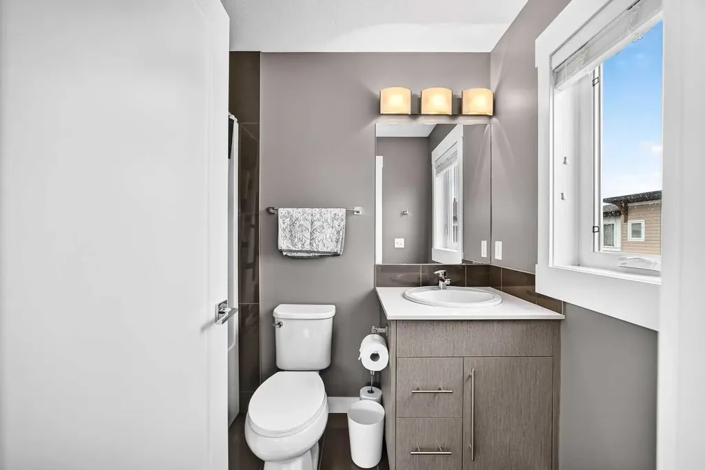 111 Rainbow Falls Gate Chestermere AB T1X 0Z5