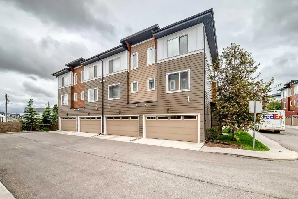 111 Rainbow Falls Gate Chestermere AB T1X 0Z5