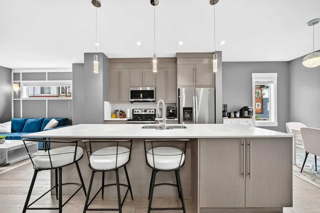 111 Rainbow Falls Gate Chestermere AB T1X 0Z5