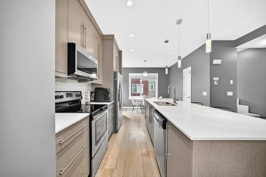 111 Rainbow Falls Gate Chestermere AB T1X 0Z5