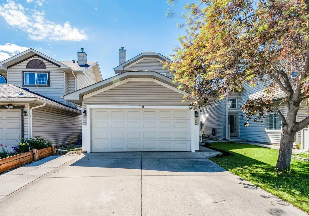 59 Erin Grove SE Calgary AB T2B 3L1