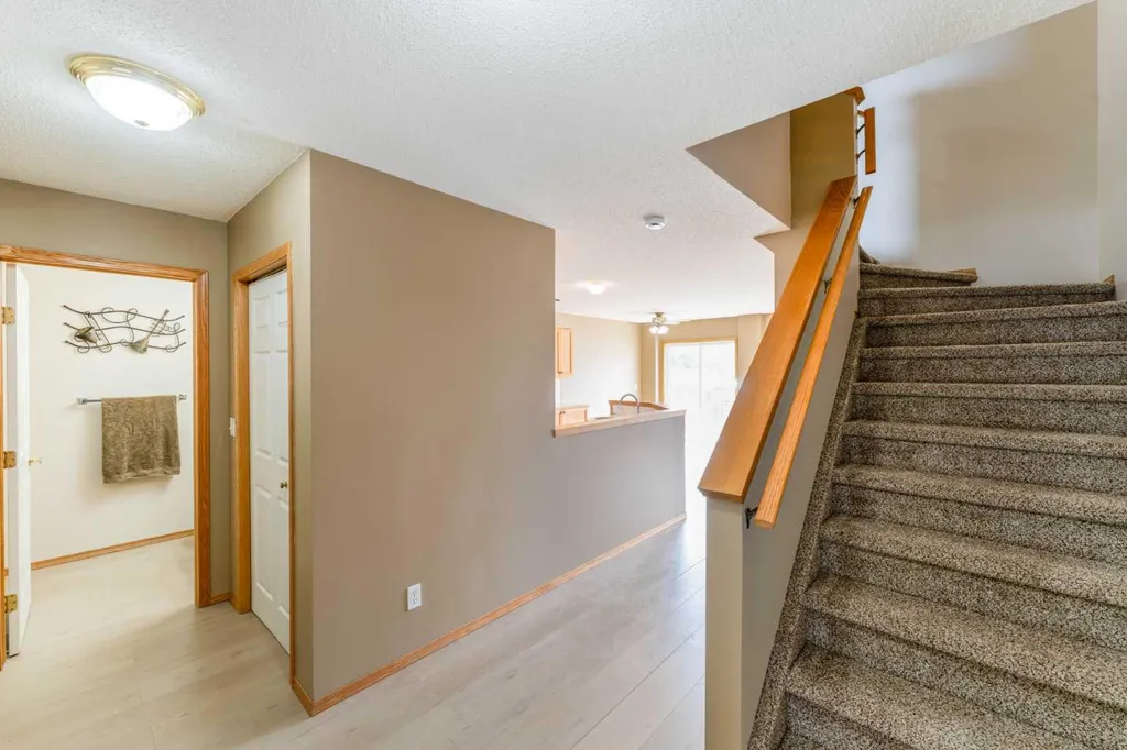 59 Erin Grove SE Calgary AB T2B 3L1
