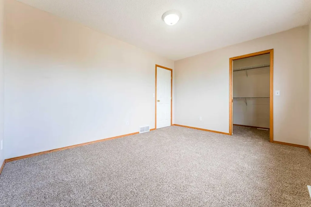 59 Erin Grove SE Calgary AB T2B 3L1