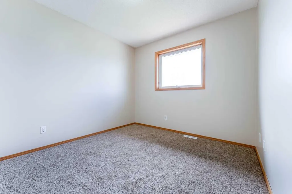 59 Erin Grove SE Calgary AB T2B 3L1