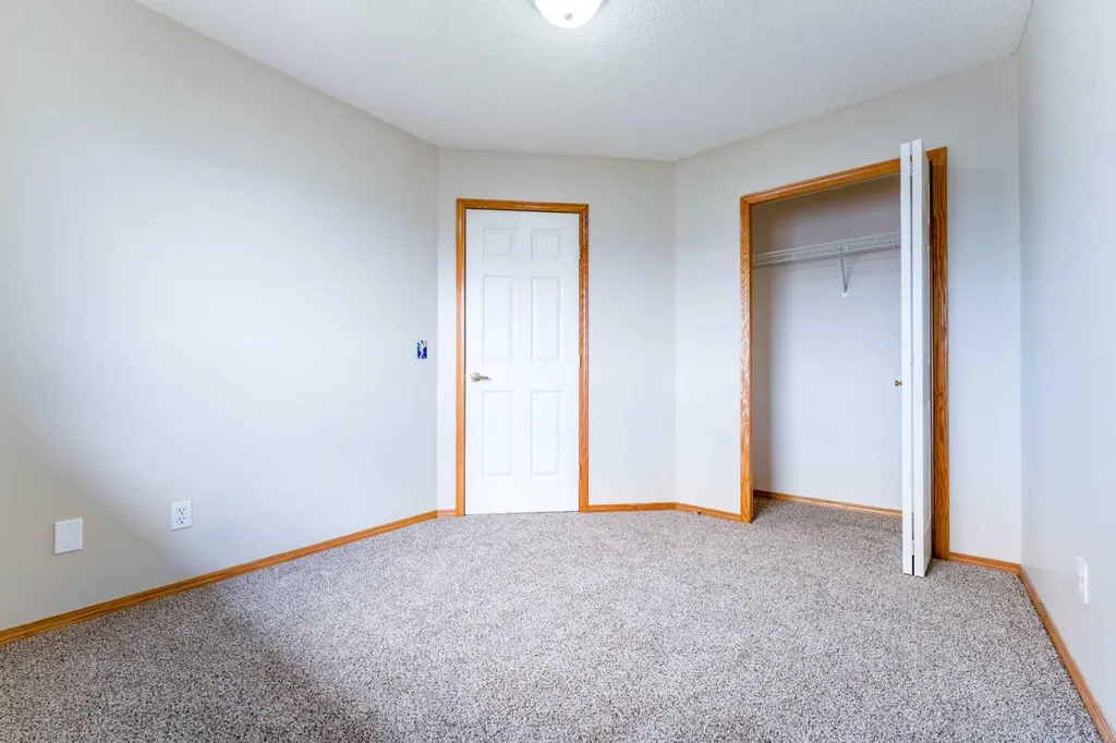 59 Erin Grove SE Calgary AB T2B 3L1