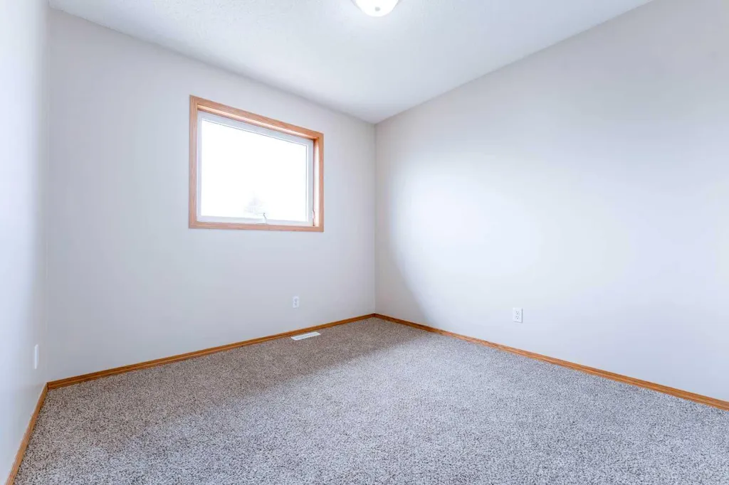 59 Erin Grove SE Calgary AB T2B 3L1