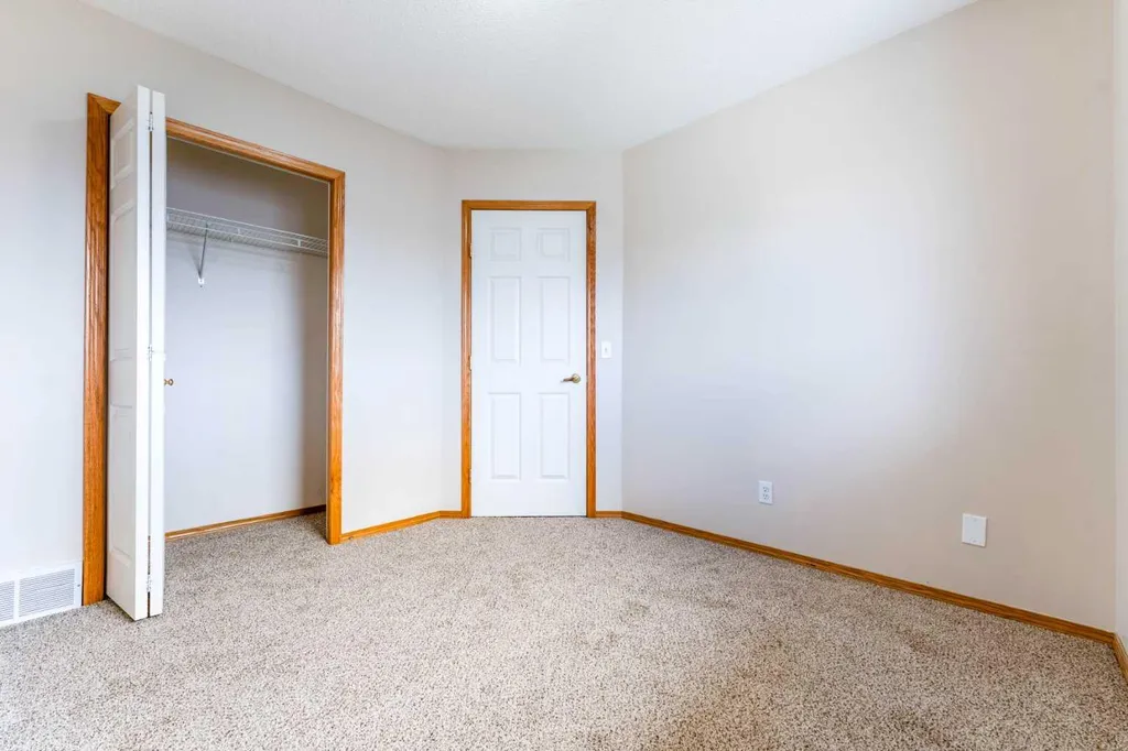 59 Erin Grove SE Calgary AB T2B 3L1
