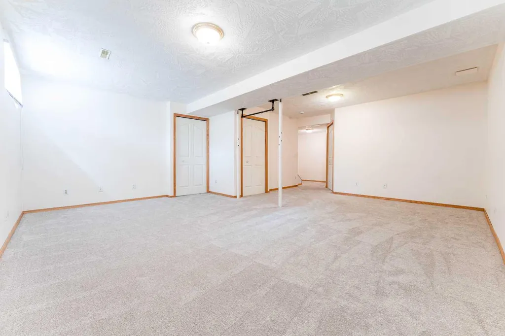 59 Erin Grove SE Calgary AB T2B 3L1