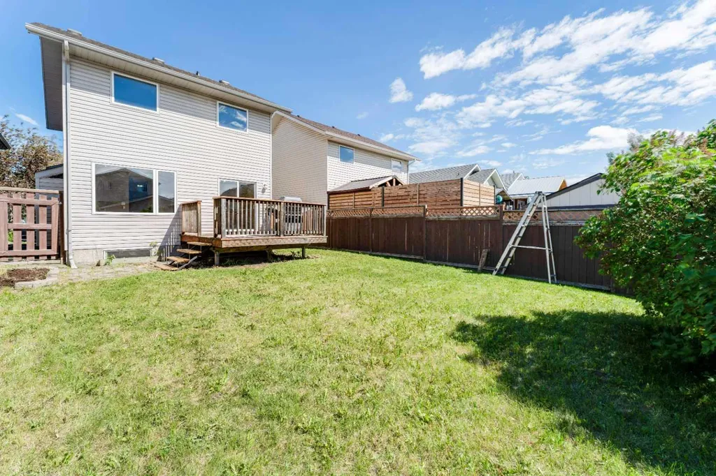 59 Erin Grove SE Calgary AB T2B 3L1