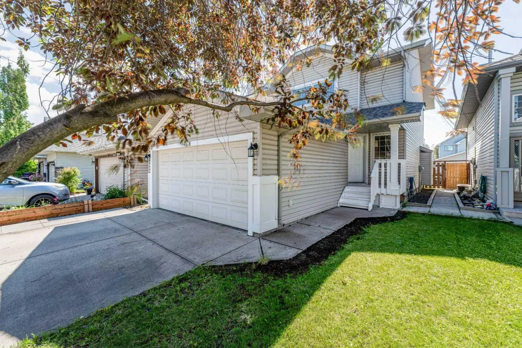 59 Erin Grove SE Calgary AB T2B 3L1