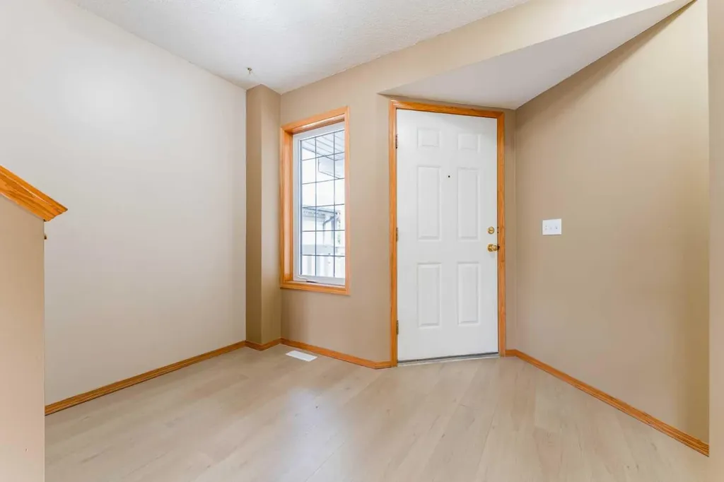 59 Erin Grove SE Calgary AB T2B 3L1