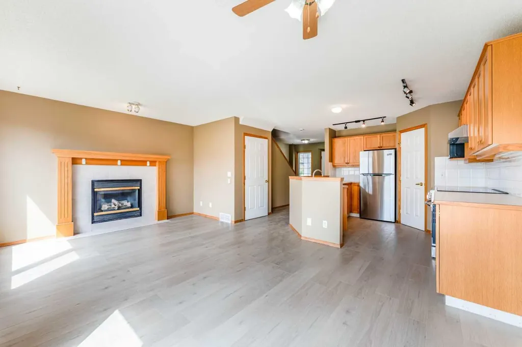 59 Erin Grove SE Calgary AB T2B 3L1