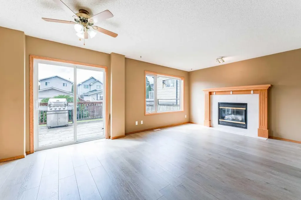 59 Erin Grove SE Calgary AB T2B 3L1