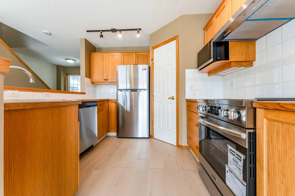 59 Erin Grove SE Calgary AB T2B 3L1