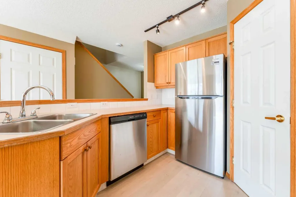 59 Erin Grove SE Calgary AB T2B 3L1