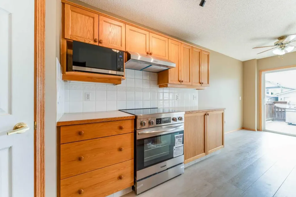 59 Erin Grove SE Calgary AB T2B 3L1