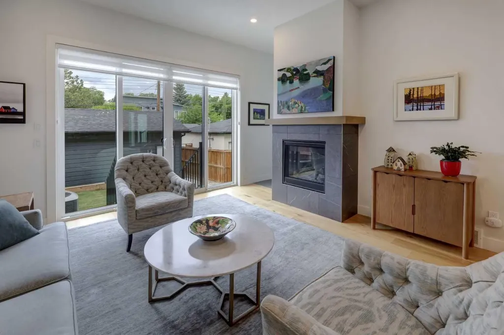 3337 41 Street SW Calgary AB T3E 3L3