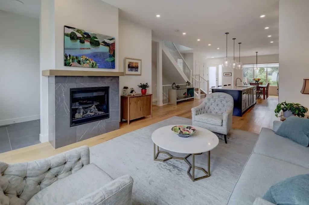3337 41 Street SW Calgary AB T3E 3L3