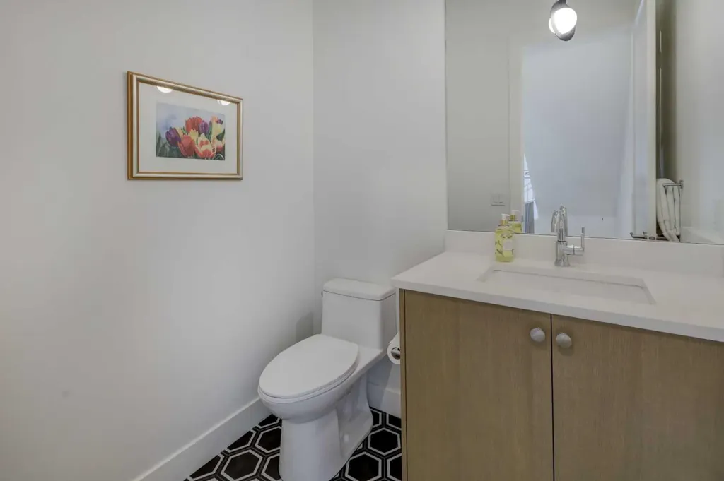 3337 41 Street SW Calgary AB T3E 3L3