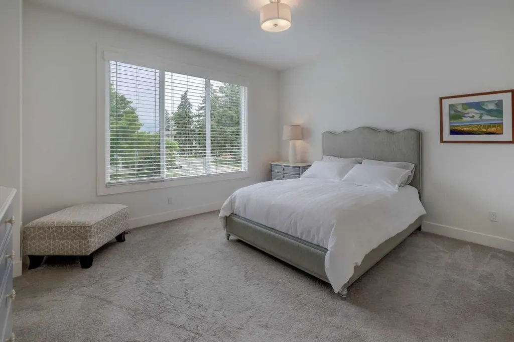 3337 41 Street SW Calgary AB T3E 3L3