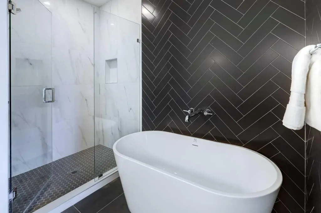 3337 41 Street SW Calgary AB T3E 3L3