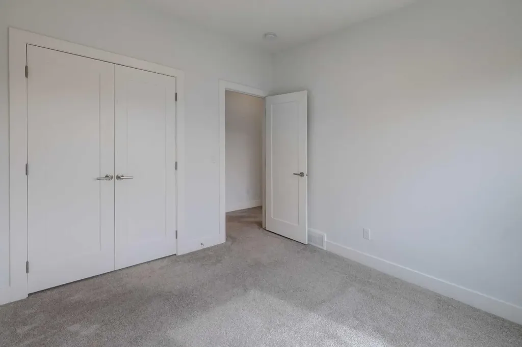 3337 41 Street SW Calgary AB T3E 3L3
