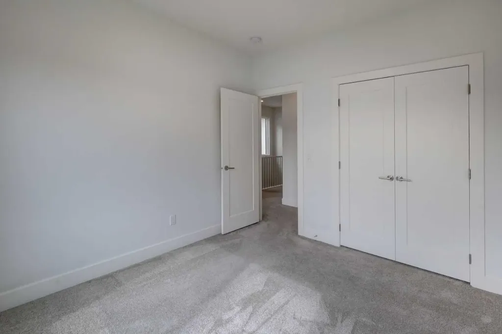 3337 41 Street SW Calgary AB T3E 3L3