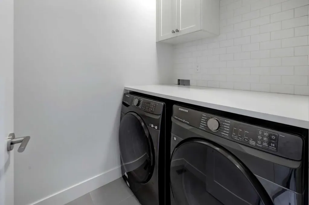 3337 41 Street SW Calgary AB T3E 3L3
