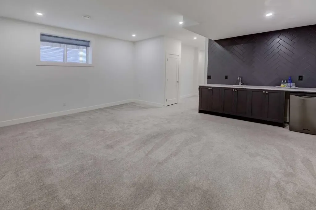 3337 41 Street SW Calgary AB T3E 3L3