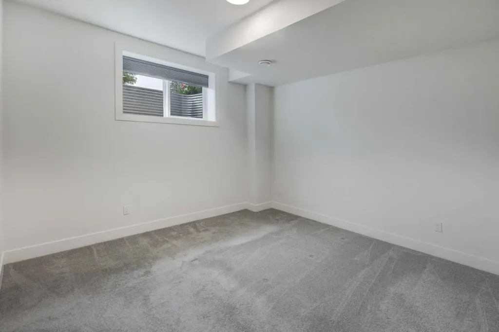 3337 41 Street SW Calgary AB T3E 3L3