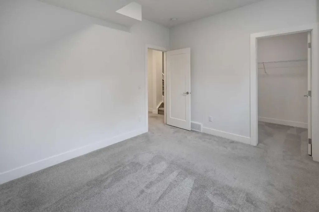 3337 41 Street SW Calgary AB T3E 3L3
