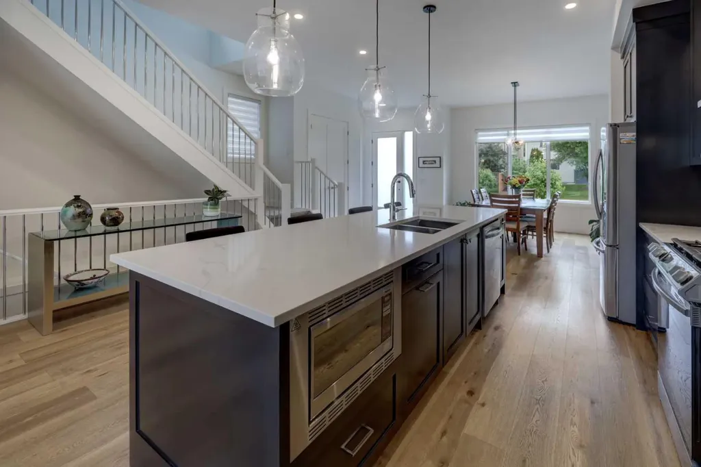 3337 41 Street SW Calgary AB T3E 3L3