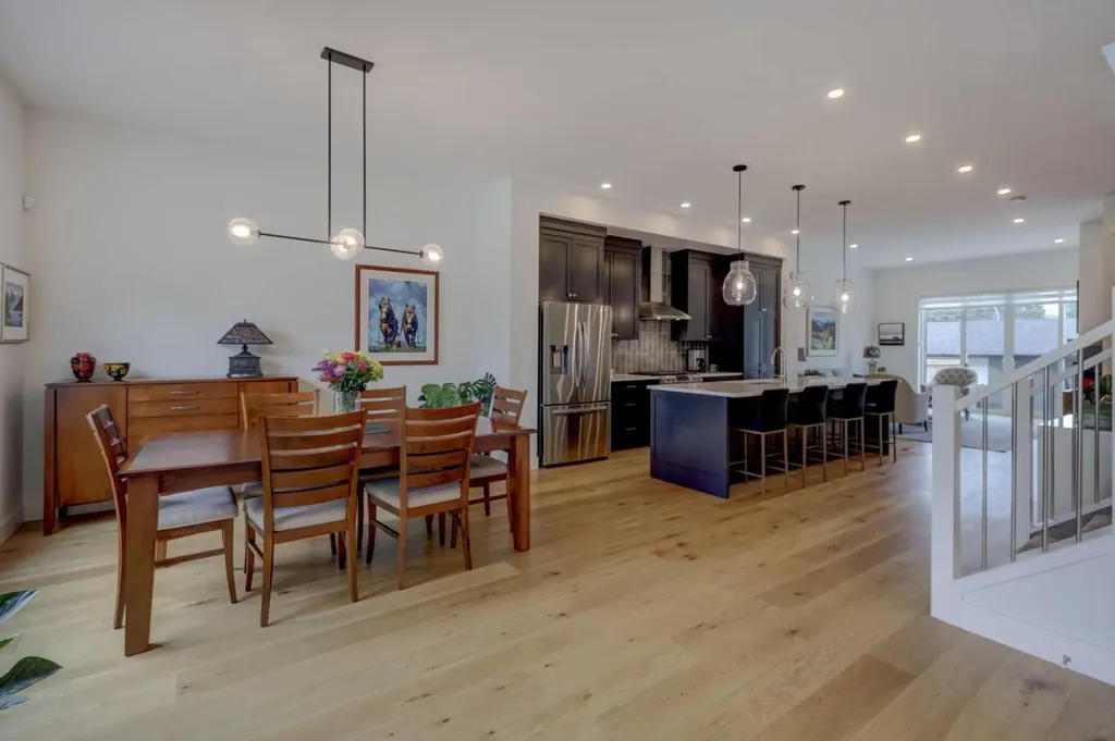 3337 41 Street SW Calgary AB T3E 3L3