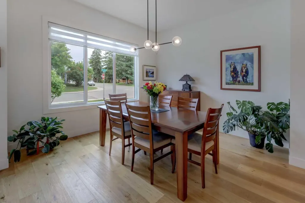 3337 41 Street SW Calgary AB T3E 3L3