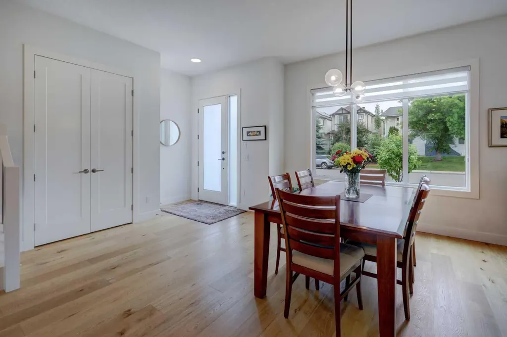 3337 41 Street SW Calgary AB T3E 3L3