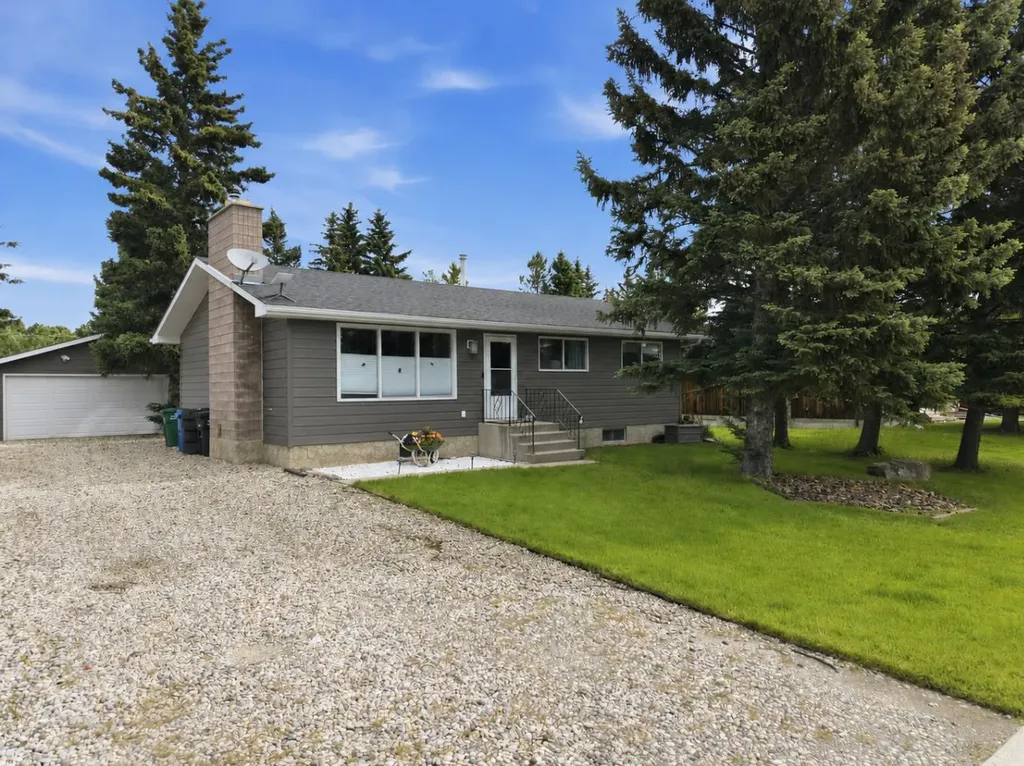 406 Edgar Avenue Diamond Valley AB T0L2A0