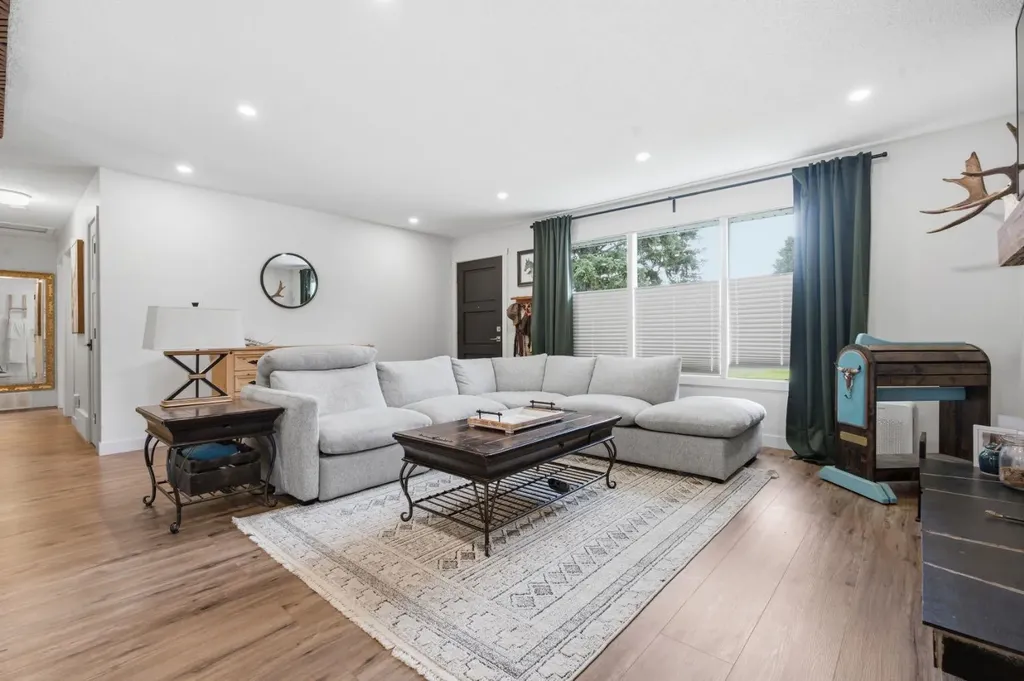 406 Edgar Avenue Diamond Valley AB T0L2A0