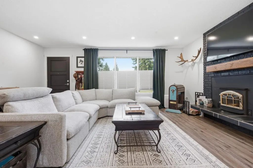 406 Edgar Avenue Diamond Valley AB T0L2A0