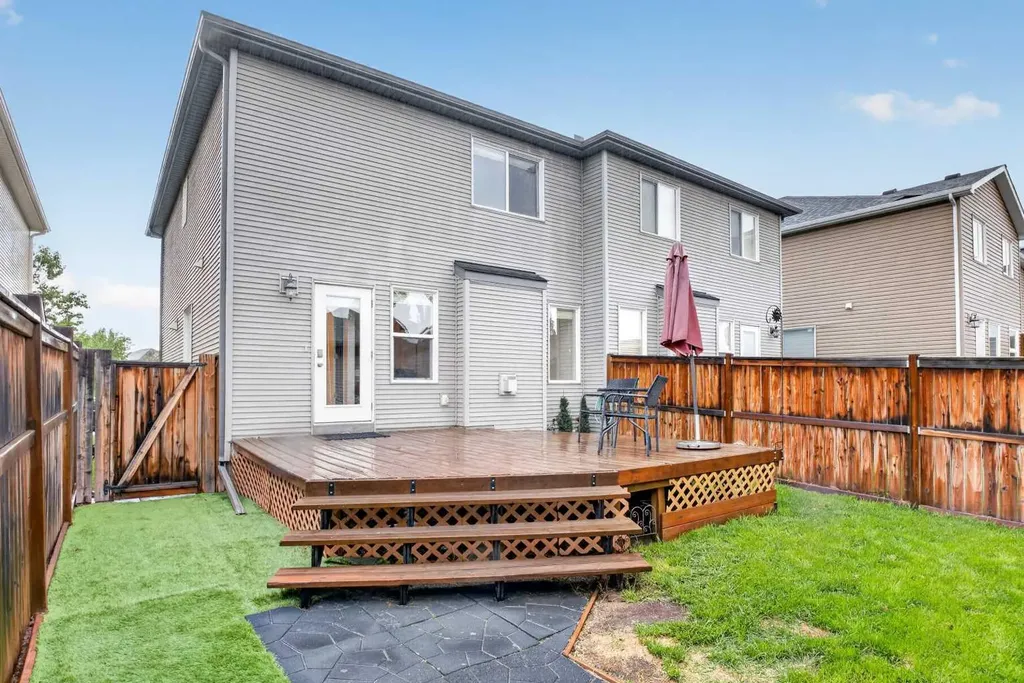 22 Autumn Green SE Calgary AB T3M 0P2