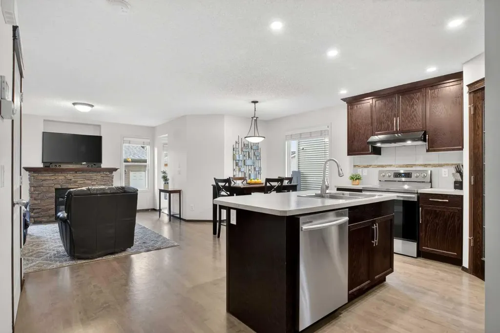 22 Autumn Green SE Calgary AB T3M 0P2