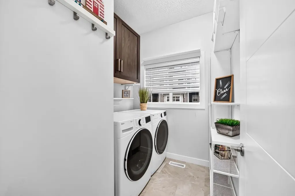 374 Nolancrest Heights NW Calgary AB T3R 0Y1
