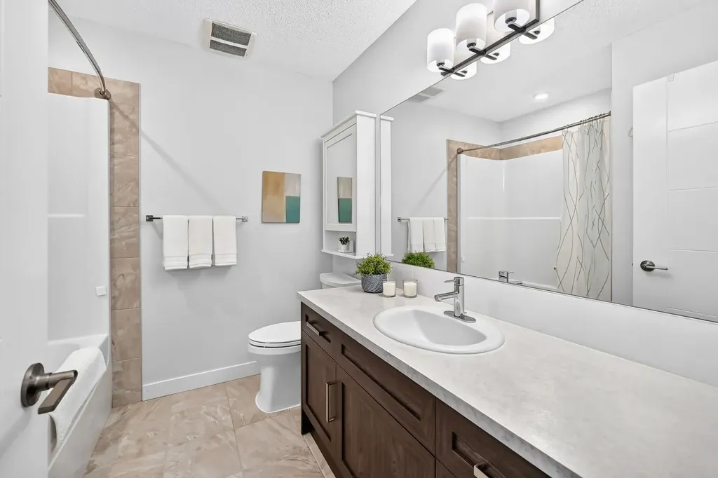 374 Nolancrest Heights NW Calgary AB T3R 0Y1