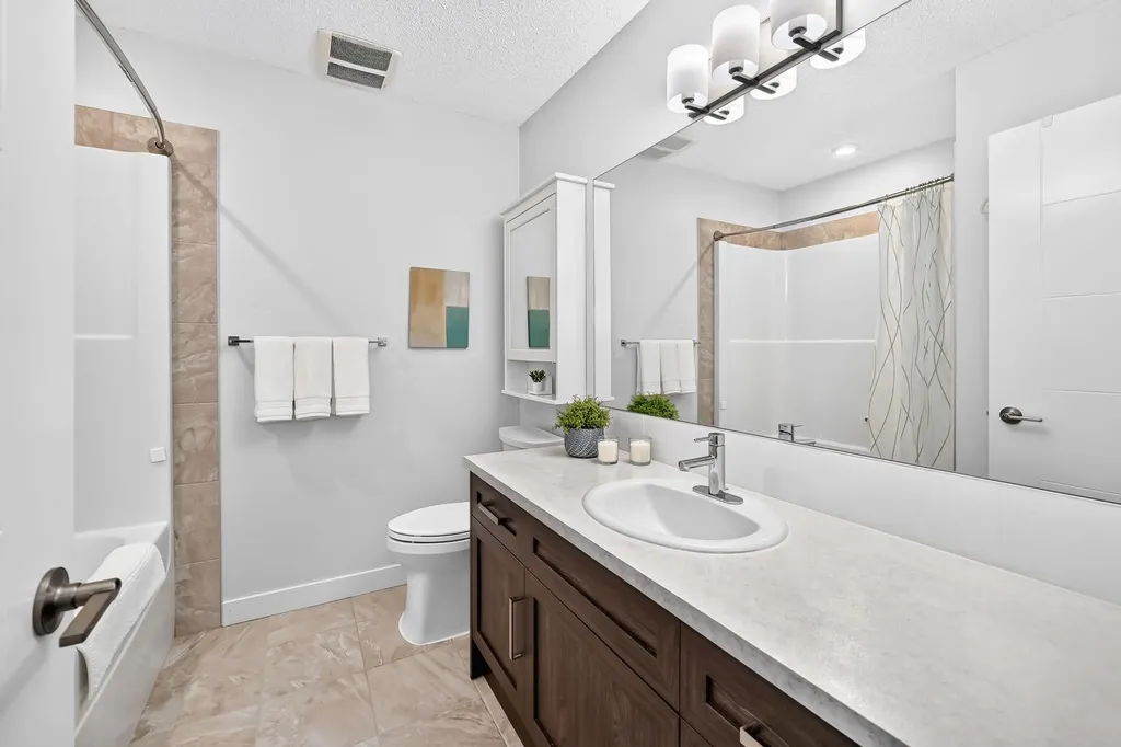 374 Nolancrest Heights NW Calgary AB T3R 0Y1