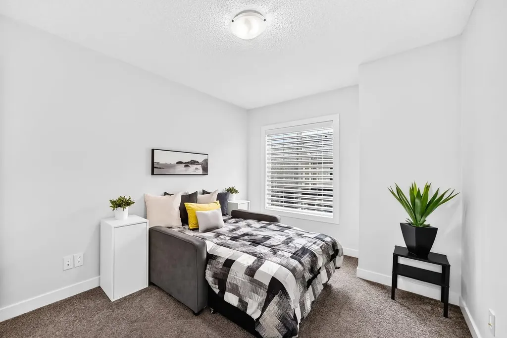 374 Nolancrest Heights NW Calgary AB T3R 0Y1
