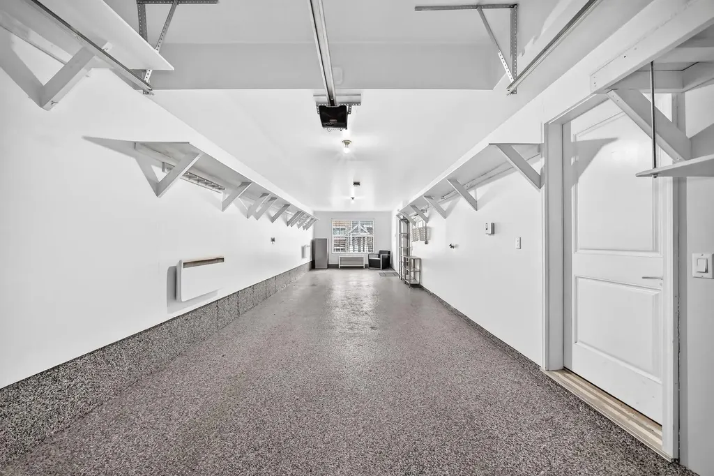 374 Nolancrest Heights NW Calgary AB T3R 0Y1