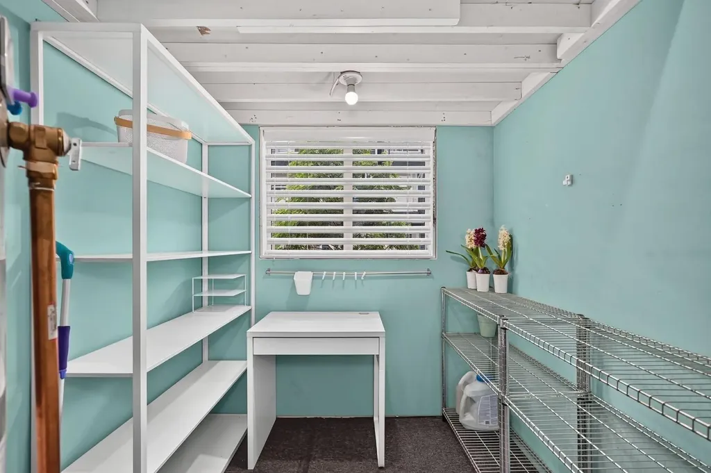 374 Nolancrest Heights NW Calgary AB T3R 0Y1