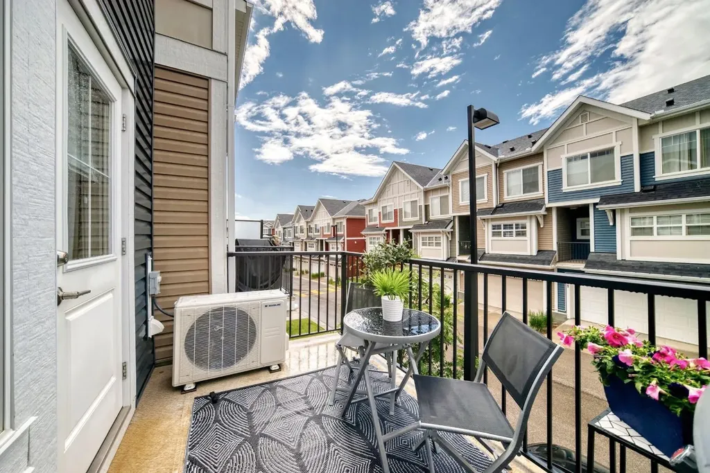 374 Nolancrest Heights NW Calgary AB T3R 0Y1